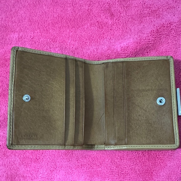 Vintage Coach Leather Bifold Wallet in Tan - Picture 7 of 16